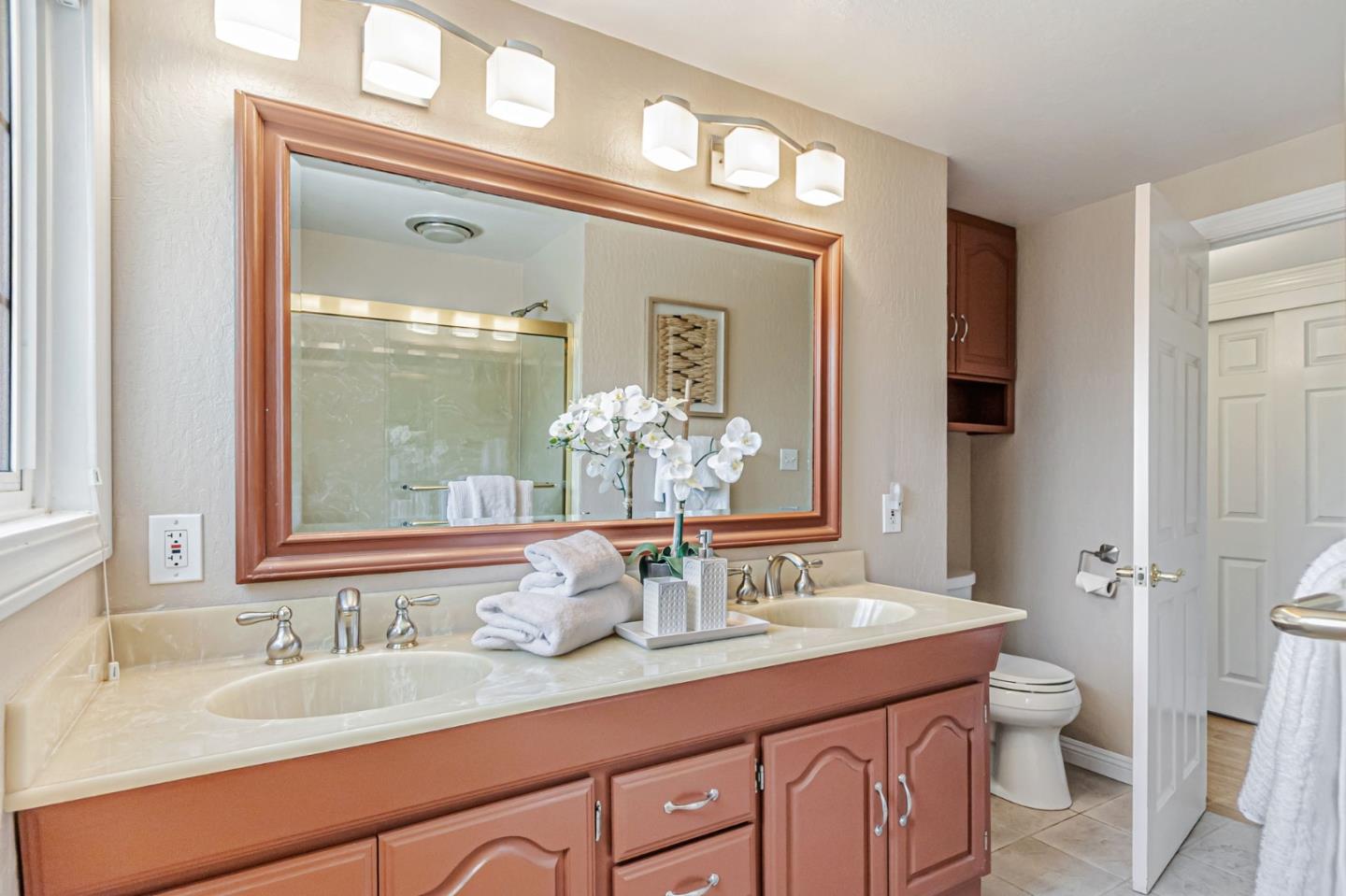 Detail Gallery Image 38 of 48 For 1402 Bedford Ave, Sunnyvale,  CA 94087 - 4 Beds | 3 Baths