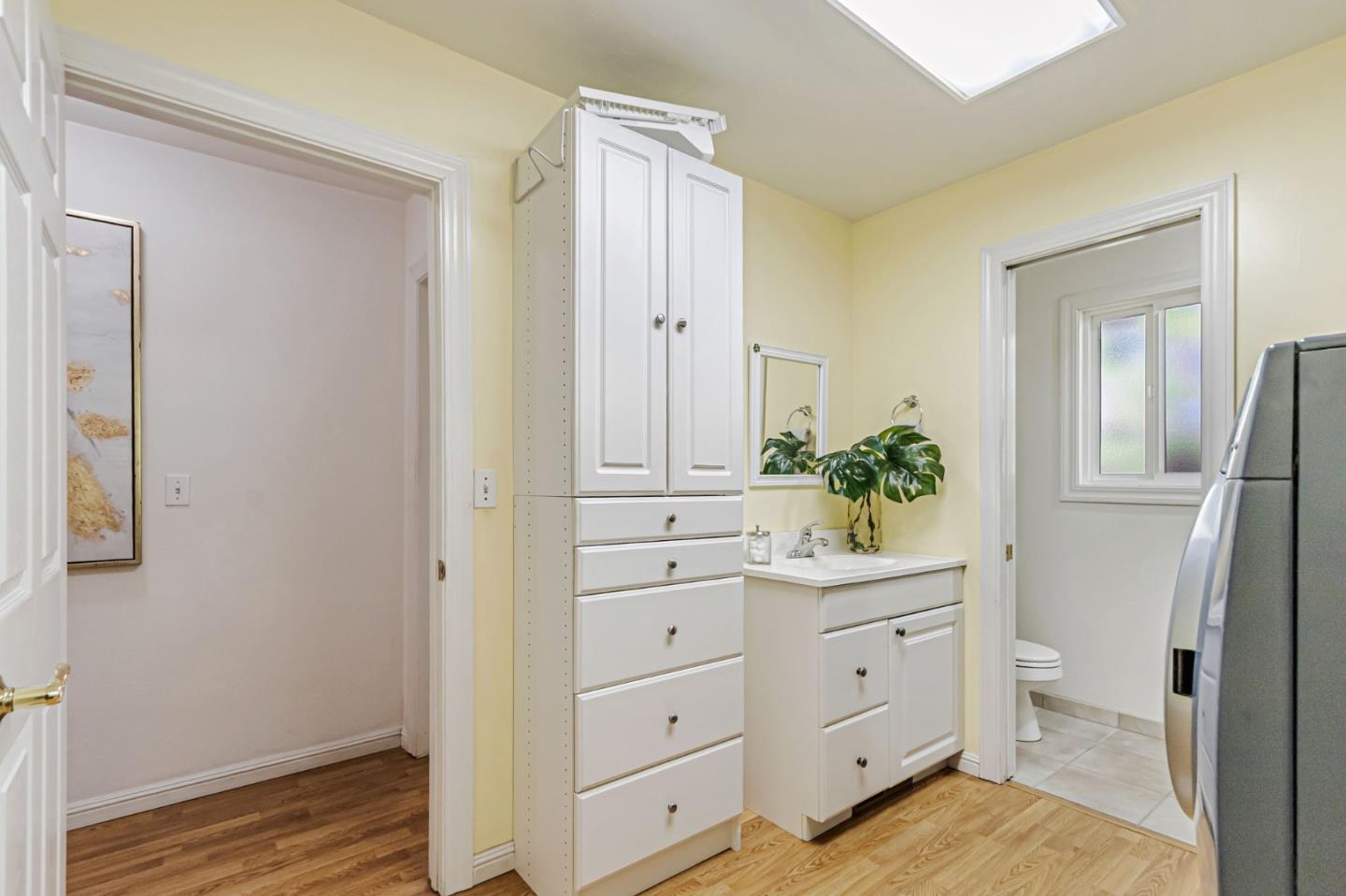 Detail Gallery Image 40 of 48 For 1402 Bedford Ave, Sunnyvale,  CA 94087 - 4 Beds | 3 Baths