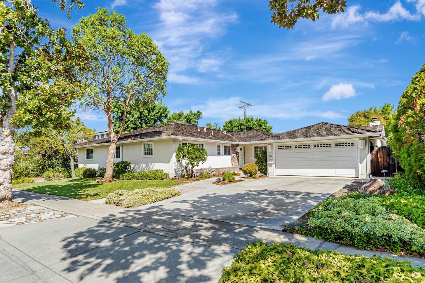 Detail Gallery Image 5 of 48 For 1402 Bedford Ave, Sunnyvale,  CA 94087 - 4 Beds | 3 Baths