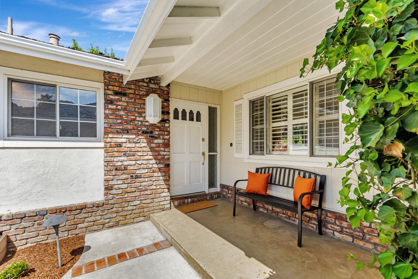 Detail Gallery Image 8 of 48 For 1402 Bedford Ave, Sunnyvale,  CA 94087 - 4 Beds | 3 Baths