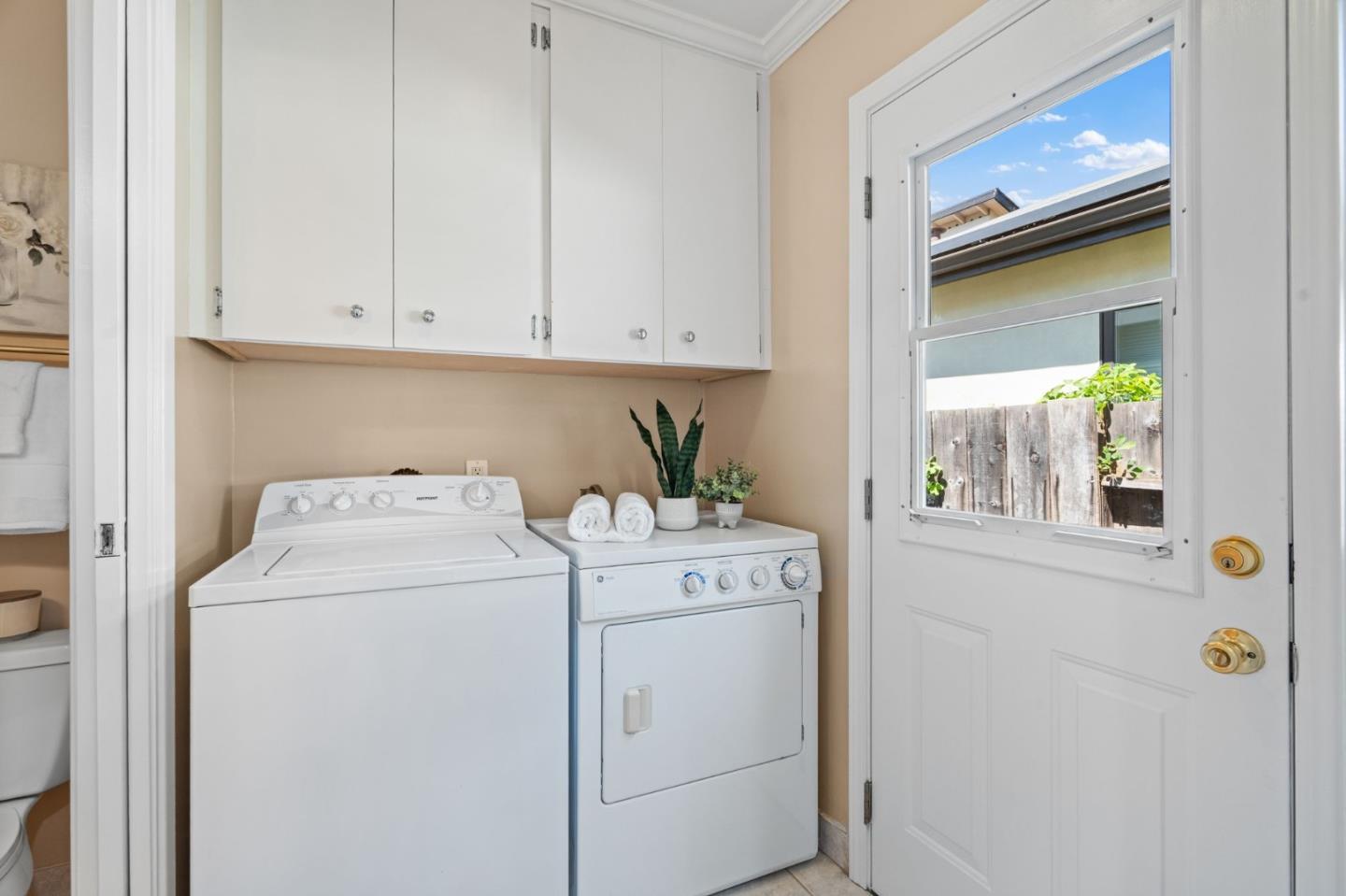 Detail Gallery Image 15 of 35 For 545 Fairmont Ave, Mountain View,  CA 94041 - 3 Beds | 2 Baths