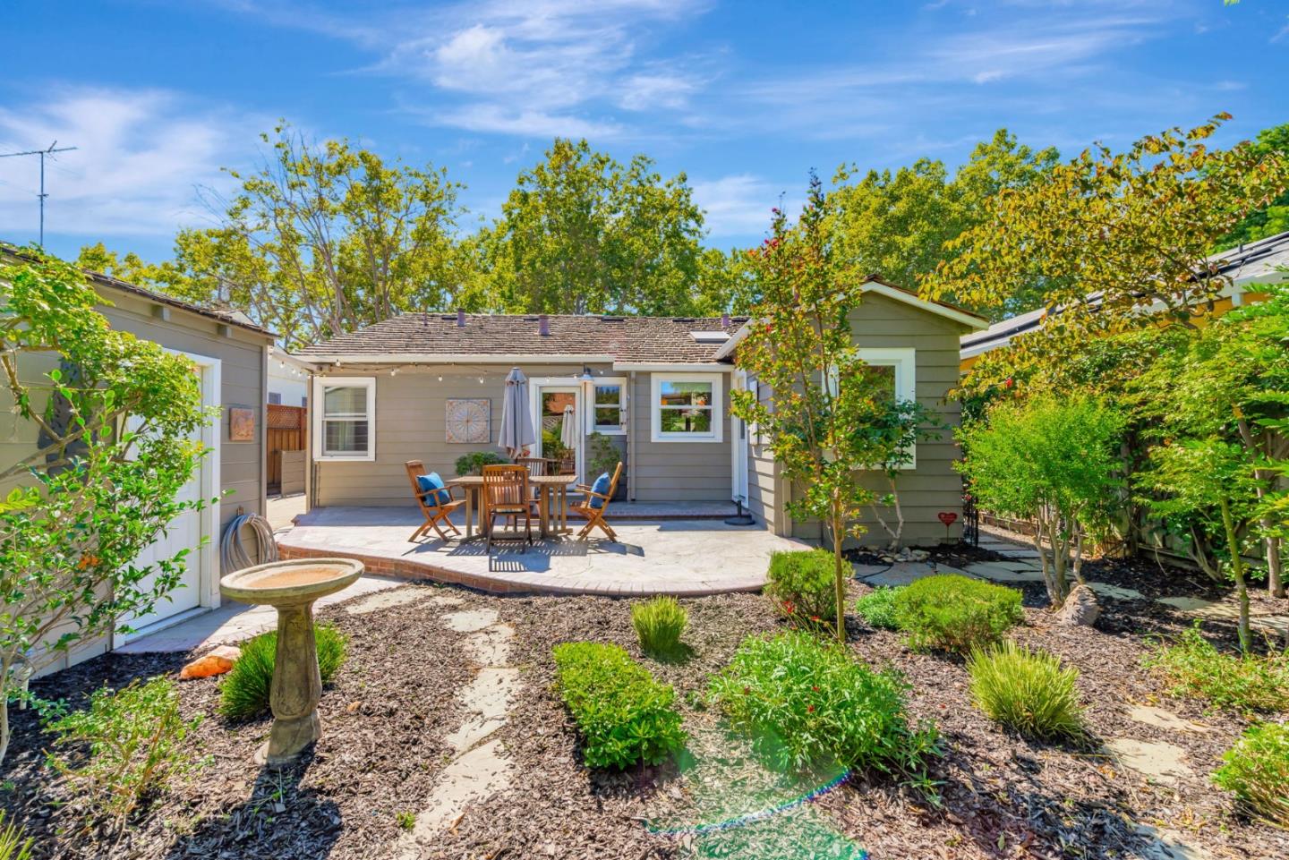 Detail Gallery Image 31 of 34 For 525 Grand St, Redwood City,  CA 94062 - 2 Beds | 1 Baths