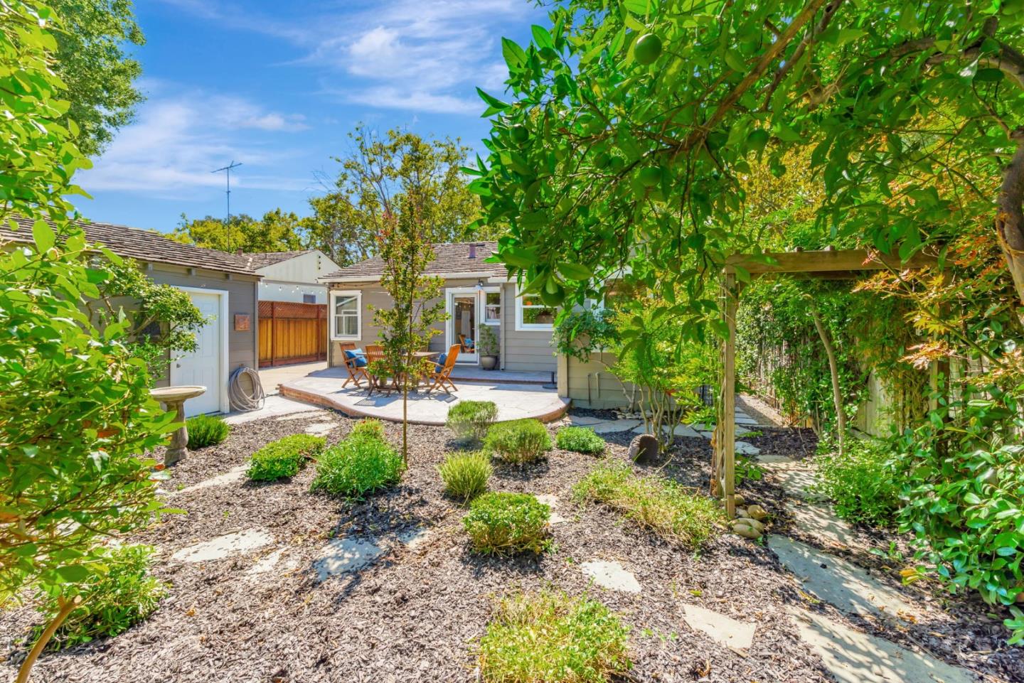 Detail Gallery Image 32 of 34 For 525 Grand St, Redwood City,  CA 94062 - 2 Beds | 1 Baths