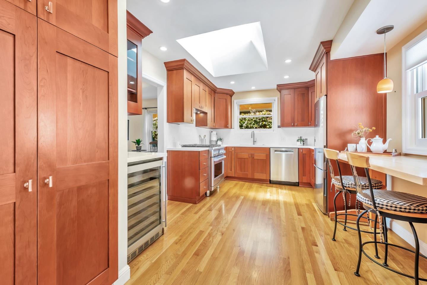 Detail Gallery Image 9 of 34 For 525 Grand St, Redwood City,  CA 94062 - 2 Beds | 1 Baths