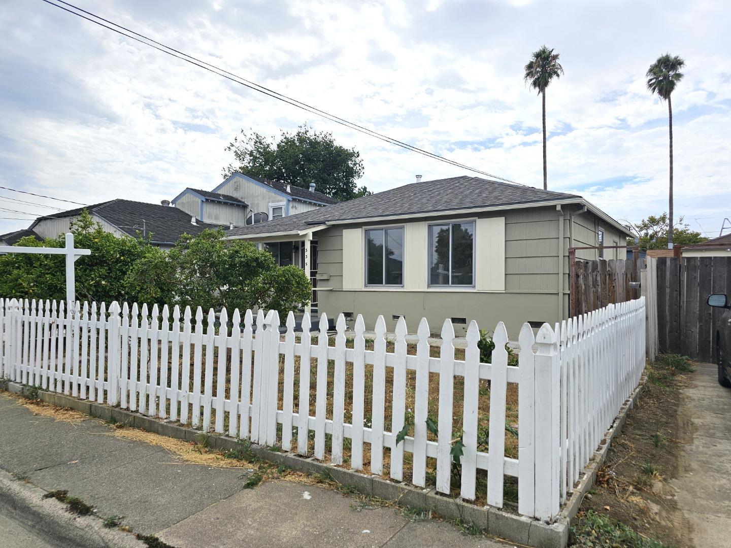 Detail Gallery Image 3 of 15 For 335 Cuardo Ave, Millbrae,  CA 94030 - 3 Beds | 1 Baths