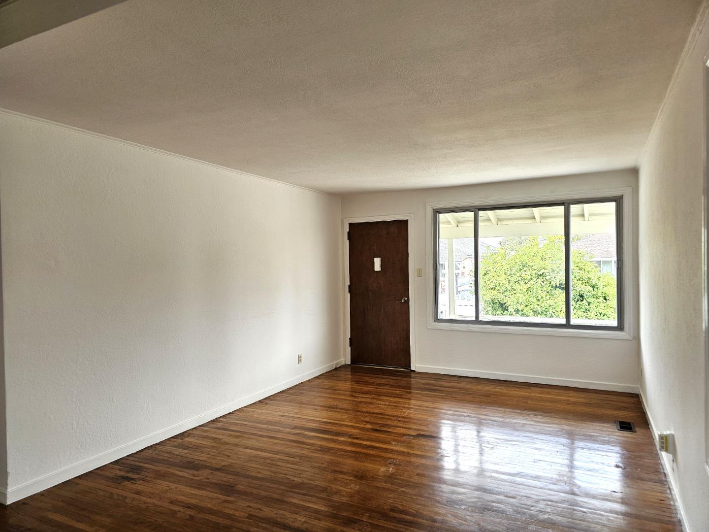 Detail Gallery Image 4 of 15 For 335 Cuardo Ave, Millbrae,  CA 94030 - 3 Beds | 1 Baths
