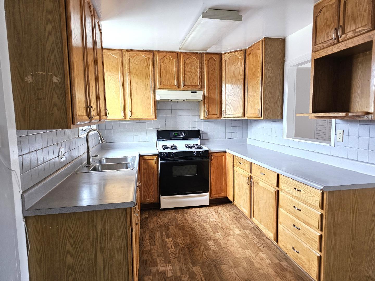 Detail Gallery Image 6 of 15 For 335 Cuardo Ave, Millbrae,  CA 94030 - 3 Beds | 1 Baths