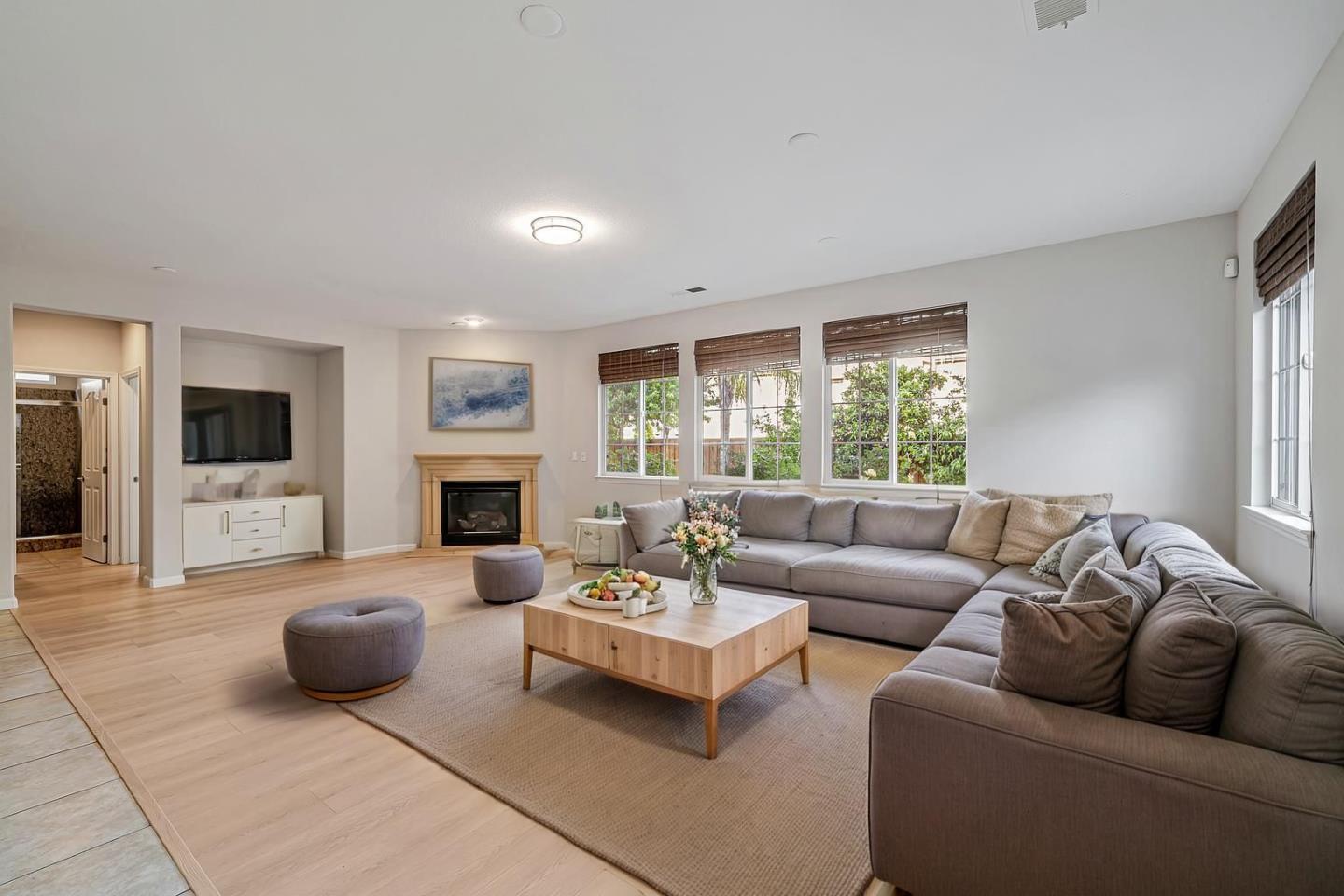 Detail Gallery Image 17 of 75 For 184 S Sonrisa St, Mountain House,  CA 95391 - 5 Beds | 4/1 Baths