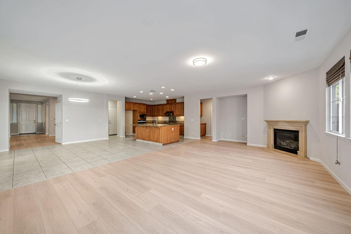 Detail Gallery Image 18 of 75 For 184 S Sonrisa St, Mountain House,  CA 95391 - 5 Beds | 4/1 Baths