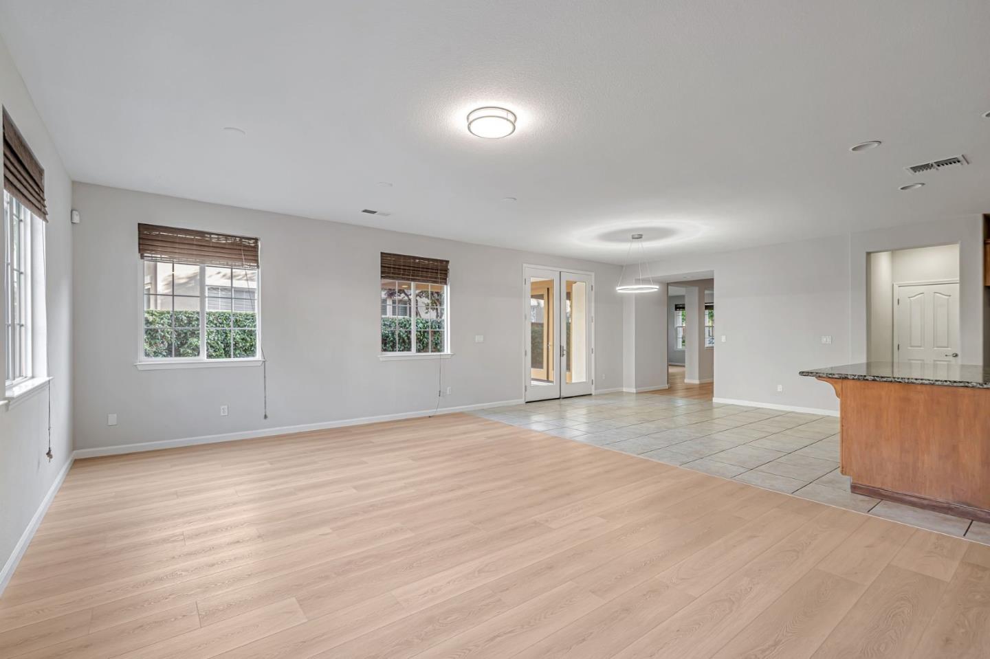 Detail Gallery Image 19 of 75 For 184 S Sonrisa St, Mountain House,  CA 95391 - 5 Beds | 4/1 Baths