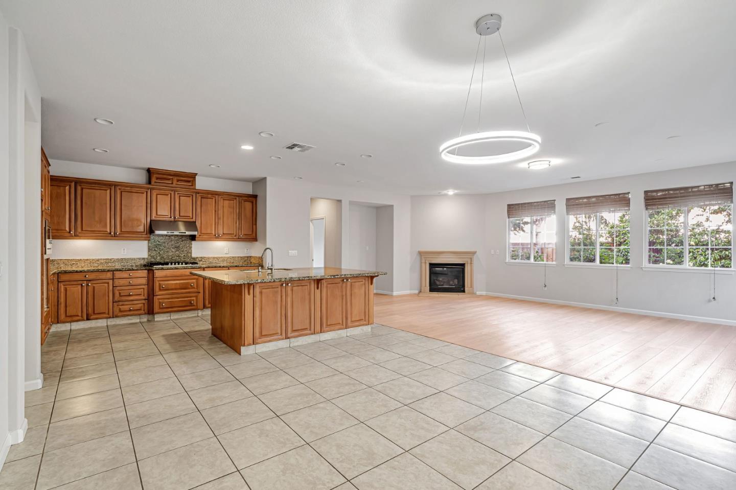 Detail Gallery Image 21 of 75 For 184 S Sonrisa St, Mountain House,  CA 95391 - 5 Beds | 4/1 Baths