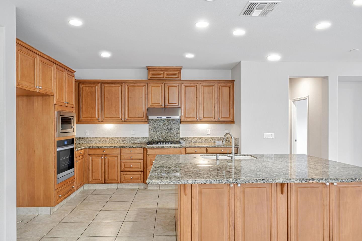 Detail Gallery Image 22 of 75 For 184 S Sonrisa St, Mountain House,  CA 95391 - 5 Beds | 4/1 Baths