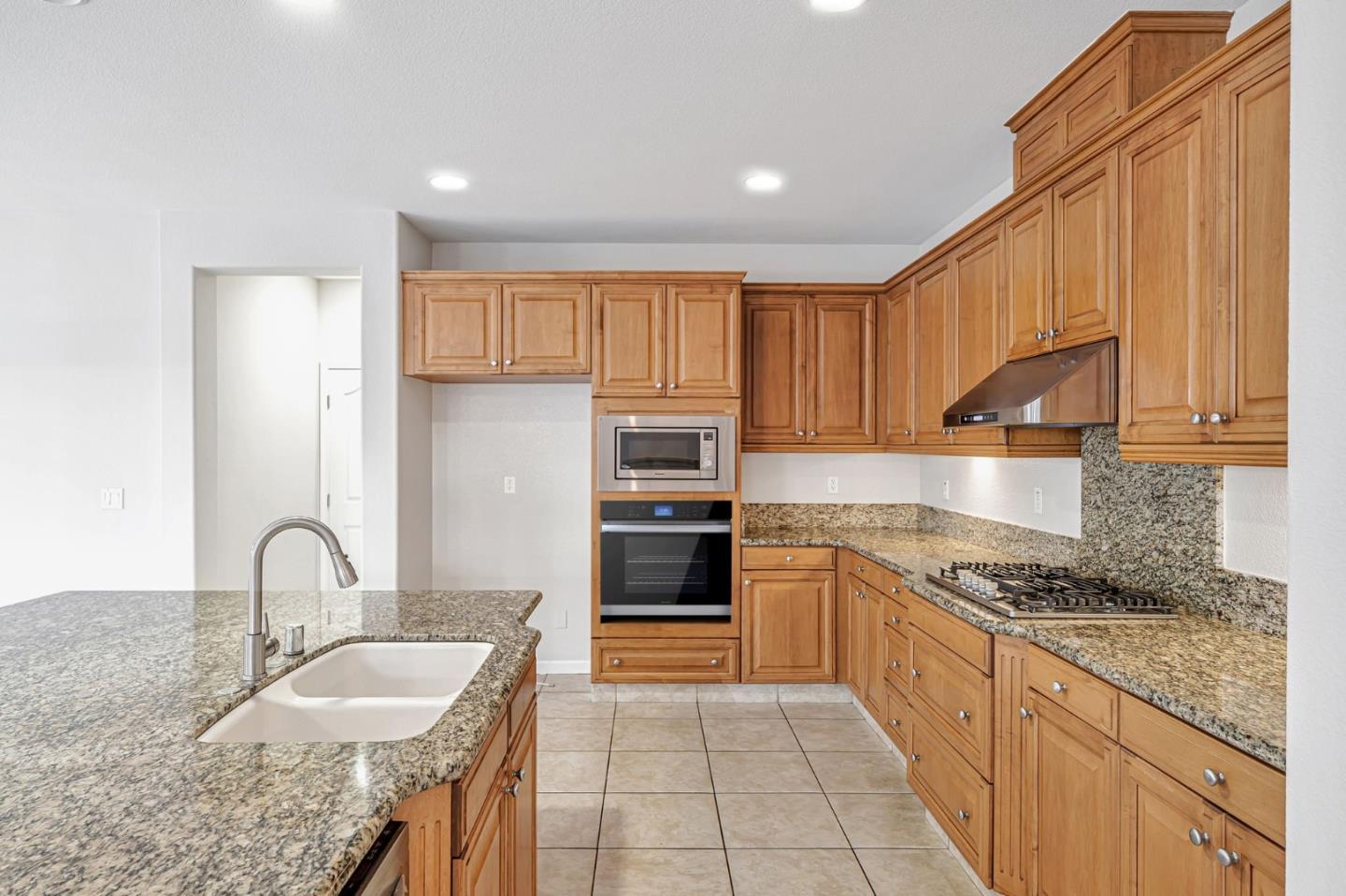 Detail Gallery Image 24 of 75 For 184 S Sonrisa St, Mountain House,  CA 95391 - 5 Beds | 4/1 Baths
