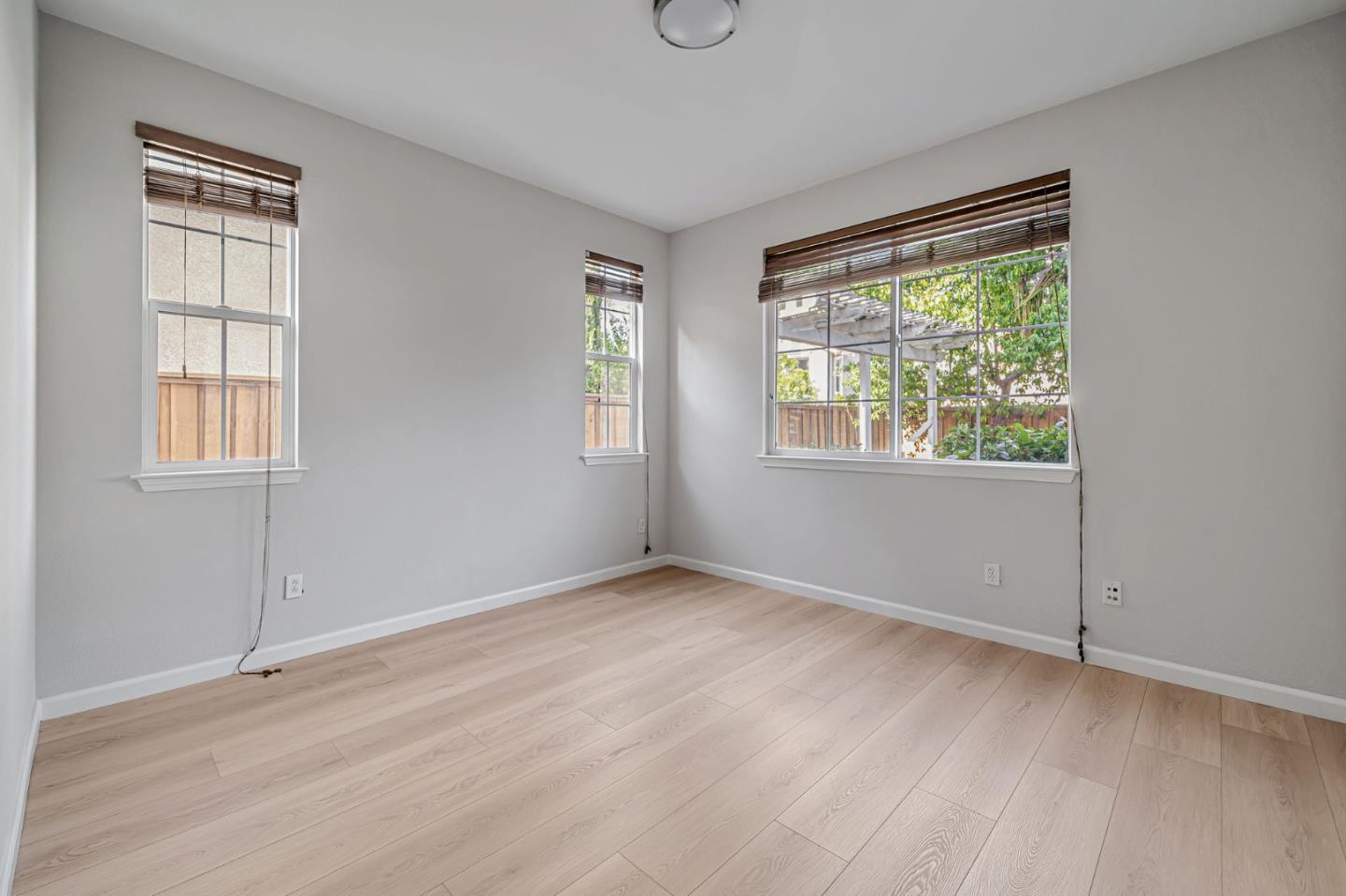 Detail Gallery Image 27 of 75 For 184 S Sonrisa St, Mountain House,  CA 95391 - 5 Beds | 4/1 Baths