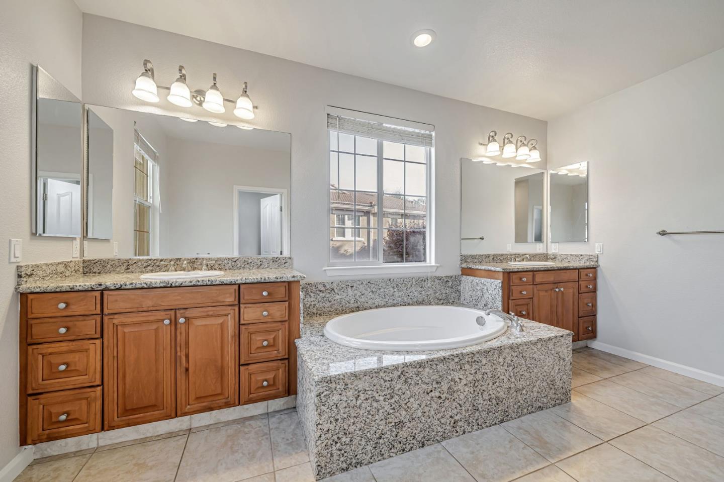 Detail Gallery Image 47 of 75 For 184 S Sonrisa St, Mountain House,  CA 95391 - 5 Beds | 4/1 Baths