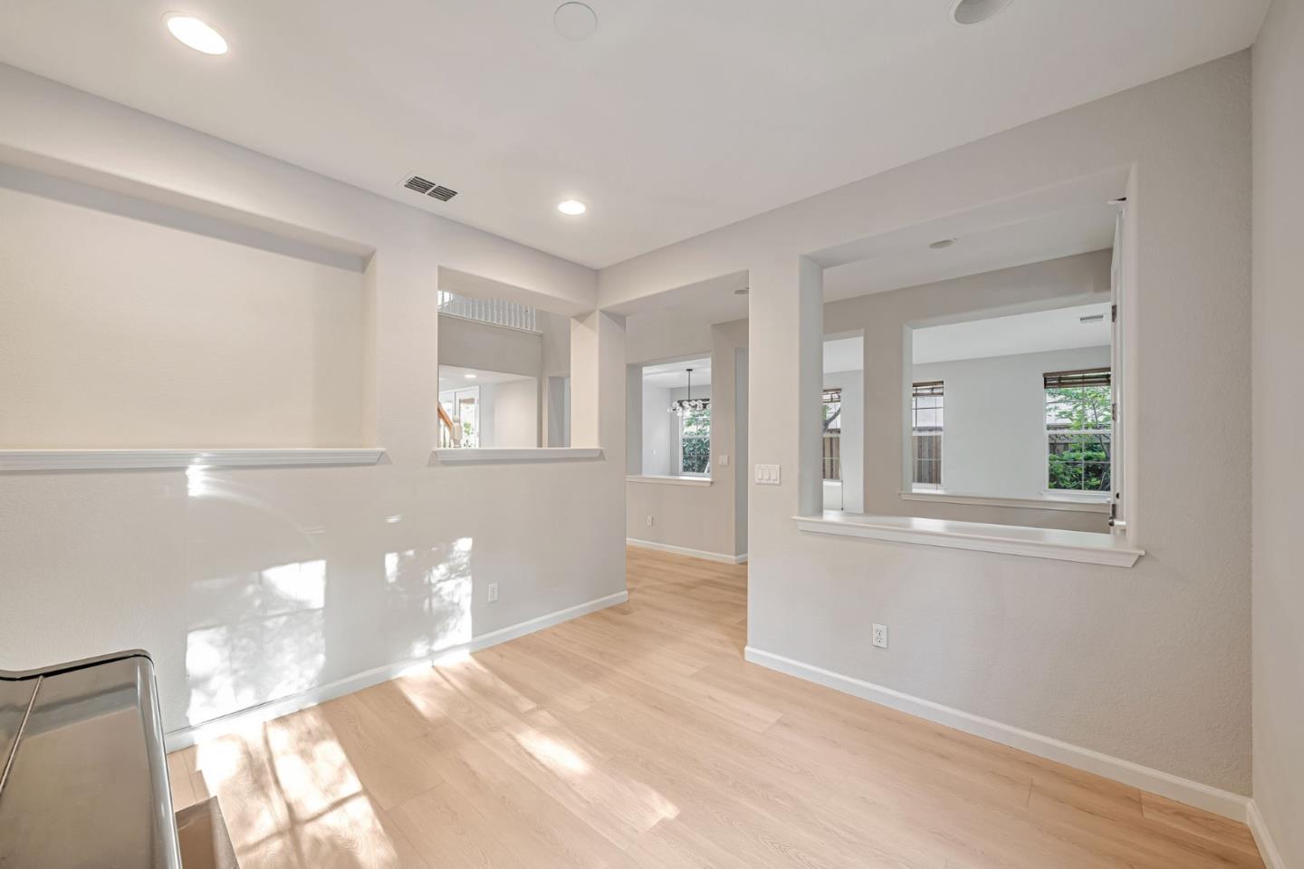 Detail Gallery Image 8 of 75 For 184 S Sonrisa St, Mountain House,  CA 95391 - 5 Beds | 4/1 Baths