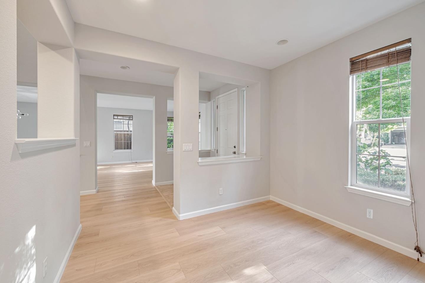 Detail Gallery Image 9 of 75 For 184 S Sonrisa St, Mountain House,  CA 95391 - 5 Beds | 4/1 Baths