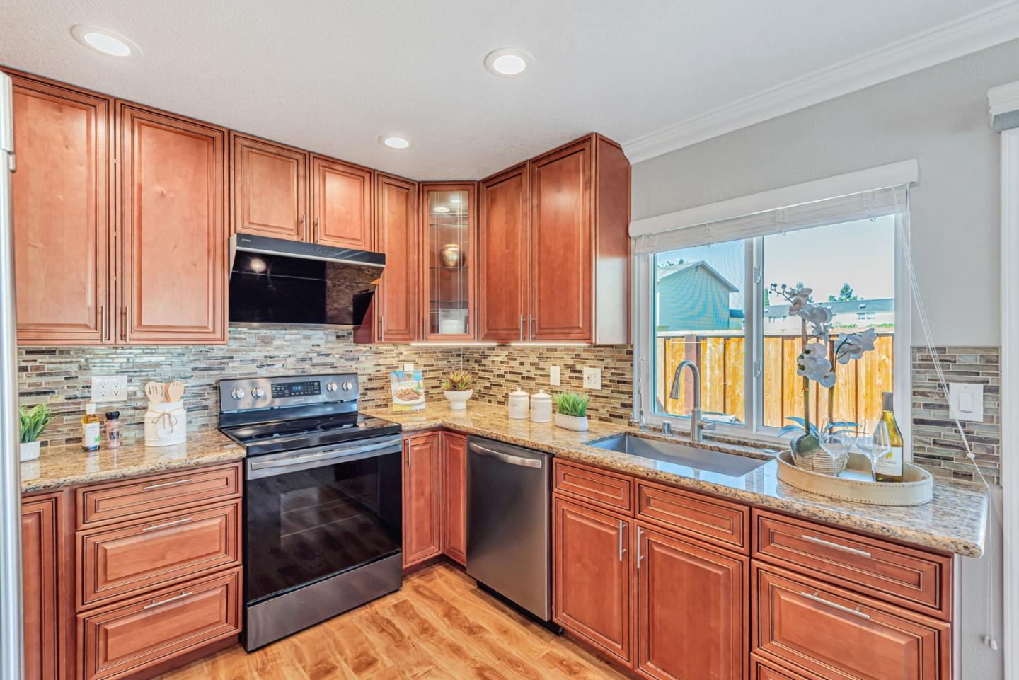 Detail Gallery Image 7 of 24 For 413 Don Carlos Ct, San Jose,  CA 95123 - 3 Beds | 2 Baths
