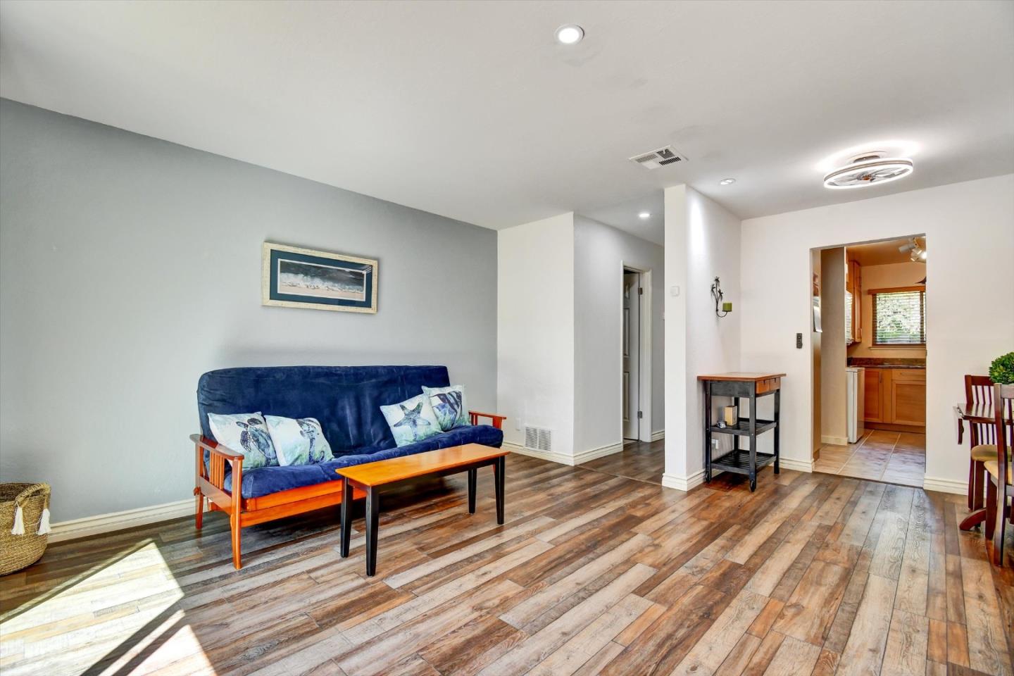 Detail Gallery Image 10 of 45 For 1027 Oddstad Blvd, Pacifica,  CA 94044 - 2 Beds | 1/1 Baths