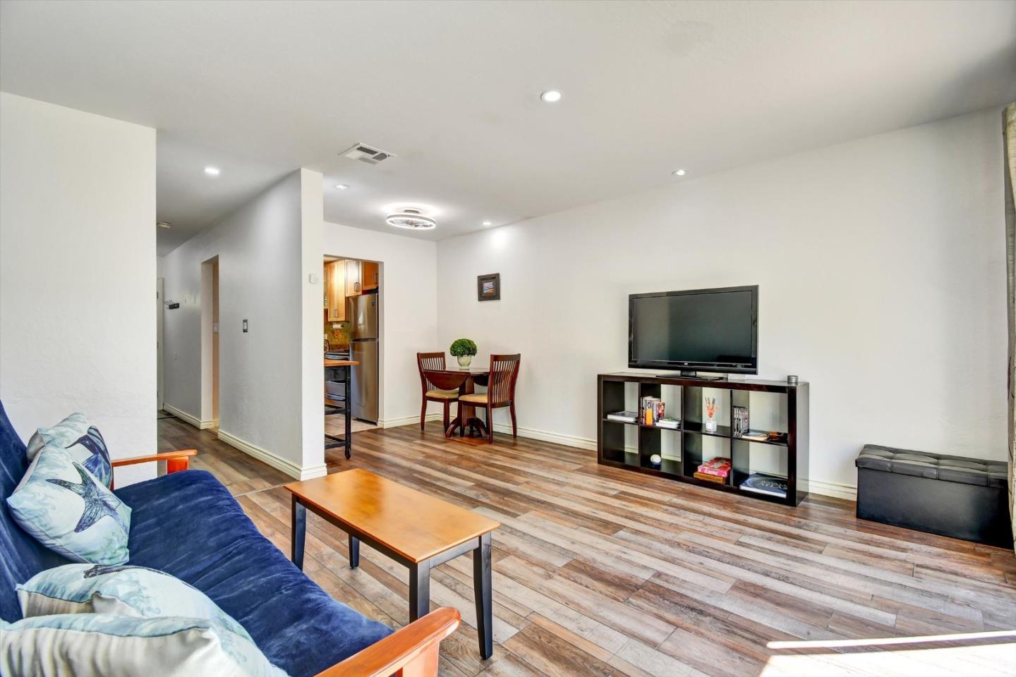 Detail Gallery Image 11 of 45 For 1027 Oddstad Blvd, Pacifica,  CA 94044 - 2 Beds | 1/1 Baths