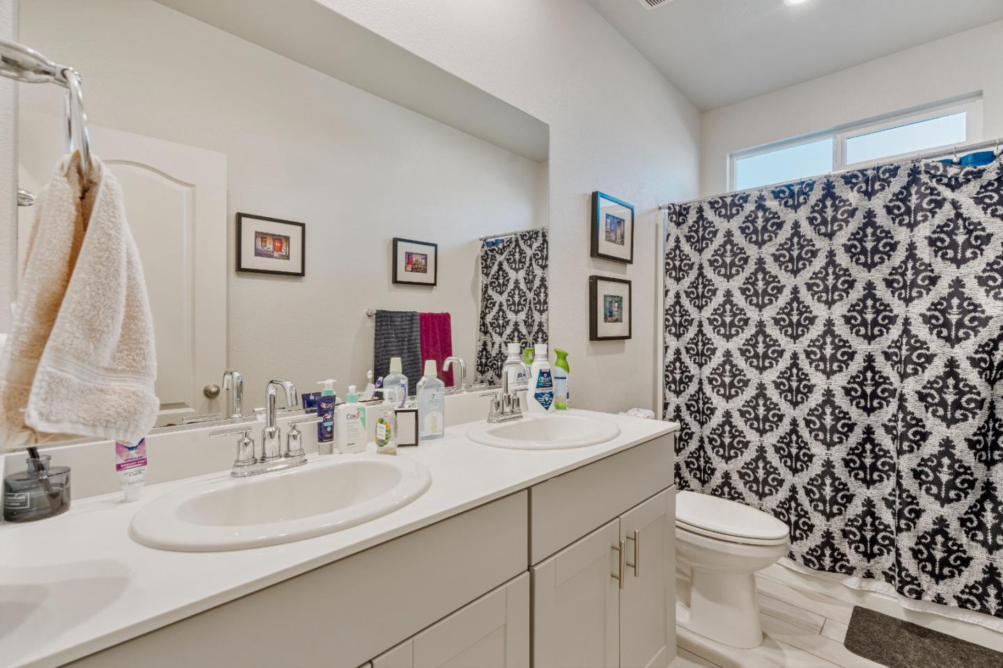 Detail Gallery Image 11 of 42 For 2141 Wildflower Dr, Hollister,  CA 95023 - 4 Beds | 2/1 Baths