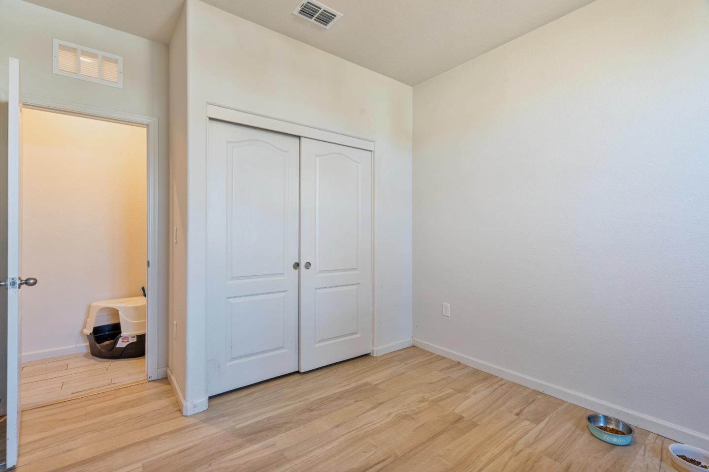 Detail Gallery Image 13 of 42 For 2141 Wildflower Dr, Hollister,  CA 95023 - 4 Beds | 2/1 Baths