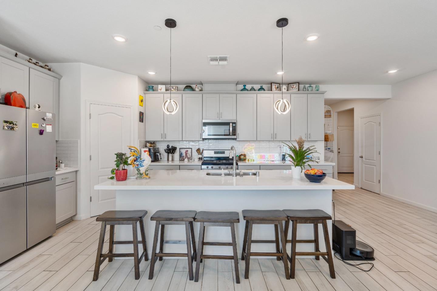 Detail Gallery Image 14 of 42 For 2141 Wildflower Dr, Hollister,  CA 95023 - 4 Beds | 2/1 Baths