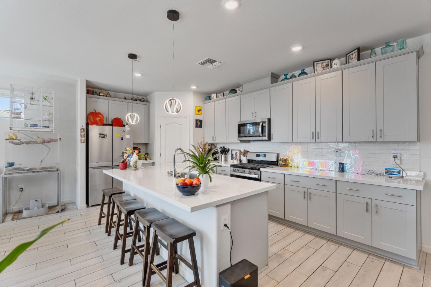 Detail Gallery Image 15 of 42 For 2141 Wildflower Dr, Hollister,  CA 95023 - 4 Beds | 2/1 Baths