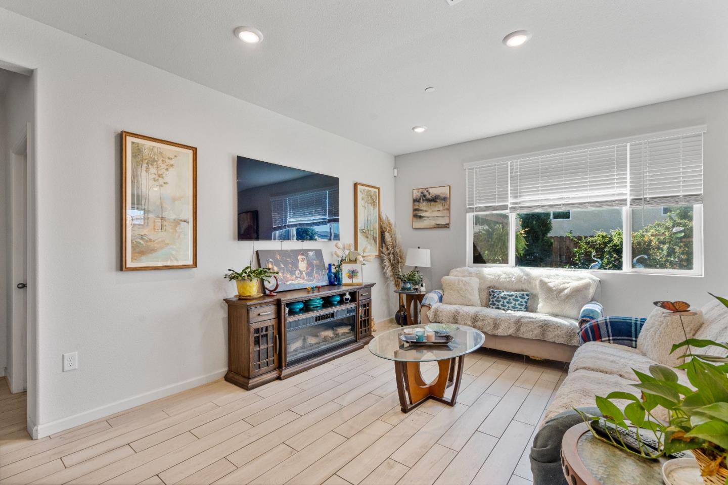 Detail Gallery Image 16 of 42 For 2141 Wildflower Dr, Hollister,  CA 95023 - 4 Beds | 2/1 Baths