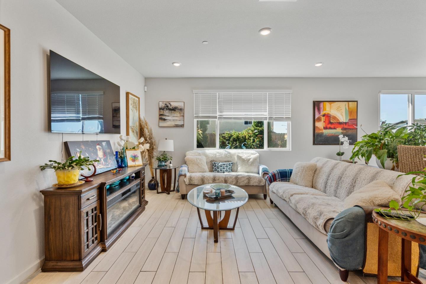 Detail Gallery Image 17 of 42 For 2141 Wildflower Dr, Hollister,  CA 95023 - 4 Beds | 2/1 Baths