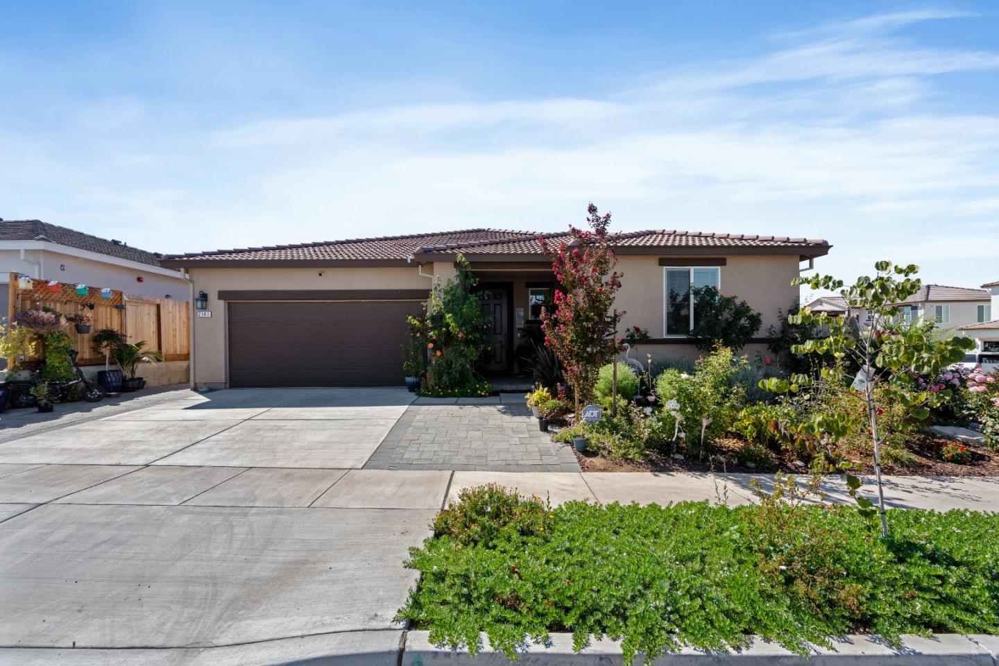Detail Gallery Image 2 of 42 For 2141 Wildflower Dr, Hollister,  CA 95023 - 4 Beds | 2/1 Baths