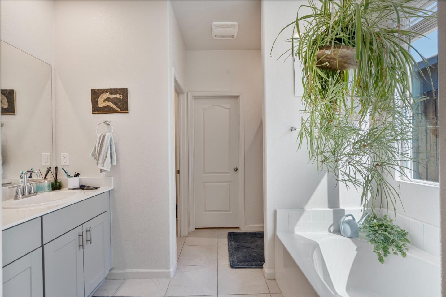Detail Gallery Image 21 of 42 For 2141 Wildflower Dr, Hollister,  CA 95023 - 4 Beds | 2/1 Baths