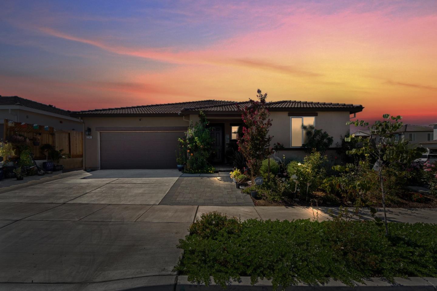 Detail Gallery Image 3 of 42 For 2141 Wildflower Dr, Hollister,  CA 95023 - 4 Beds | 2/1 Baths