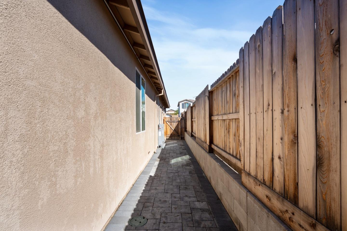 Detail Gallery Image 30 of 42 For 2141 Wildflower Dr, Hollister,  CA 95023 - 4 Beds | 2/1 Baths