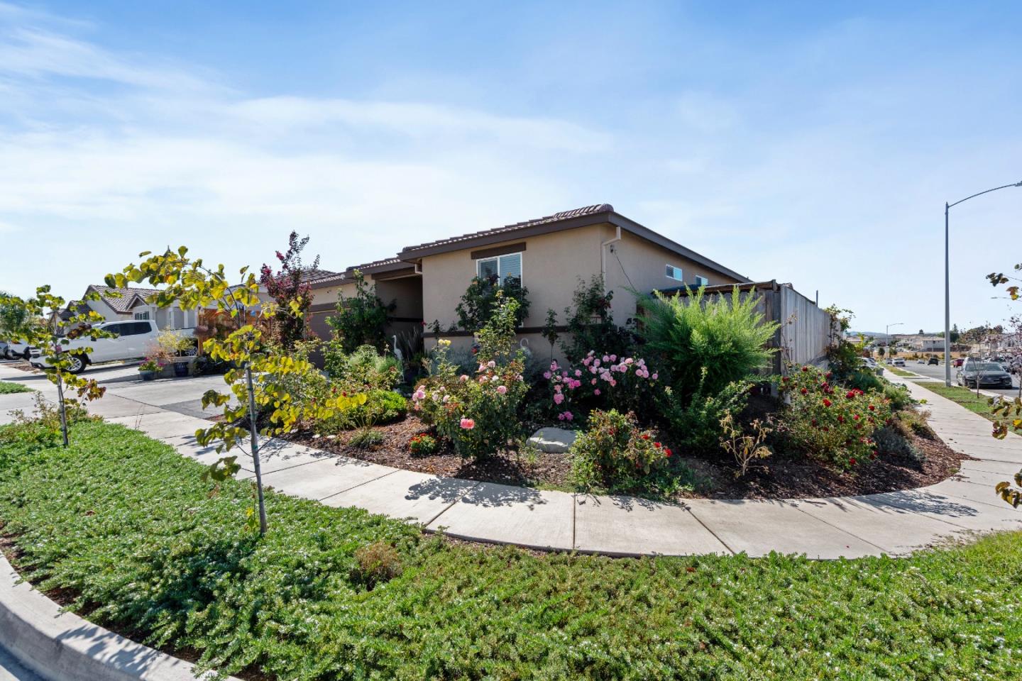 Detail Gallery Image 4 of 42 For 2141 Wildflower Dr, Hollister,  CA 95023 - 4 Beds | 2/1 Baths