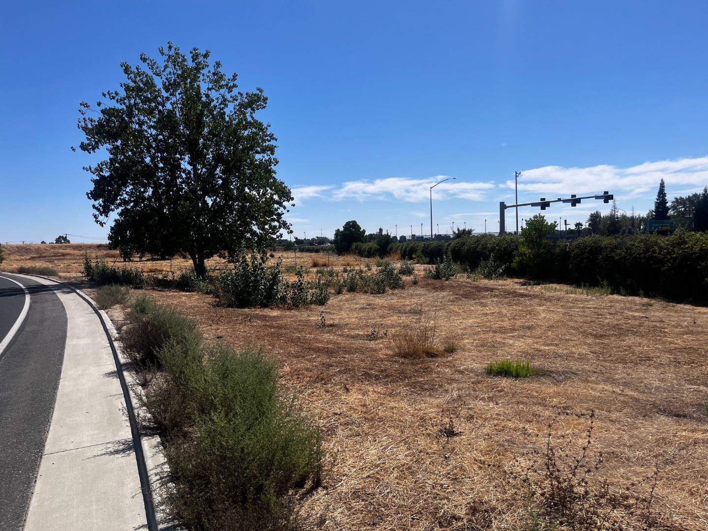 Detail Gallery Image 2 of 4 For 0 E Stockton Blvd, Elk Grove,  CA 95624 - – Beds | – Baths