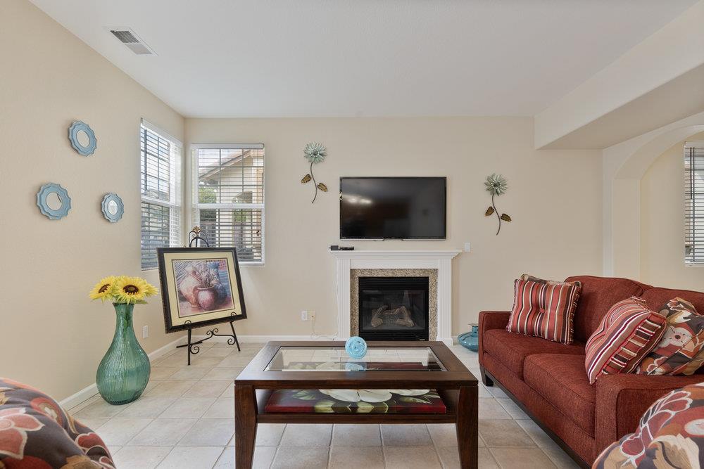 Detail Gallery Image 11 of 46 For 26 Oliveira Loop, Freedom,  CA 95019 - 3 Beds | 2/1 Baths