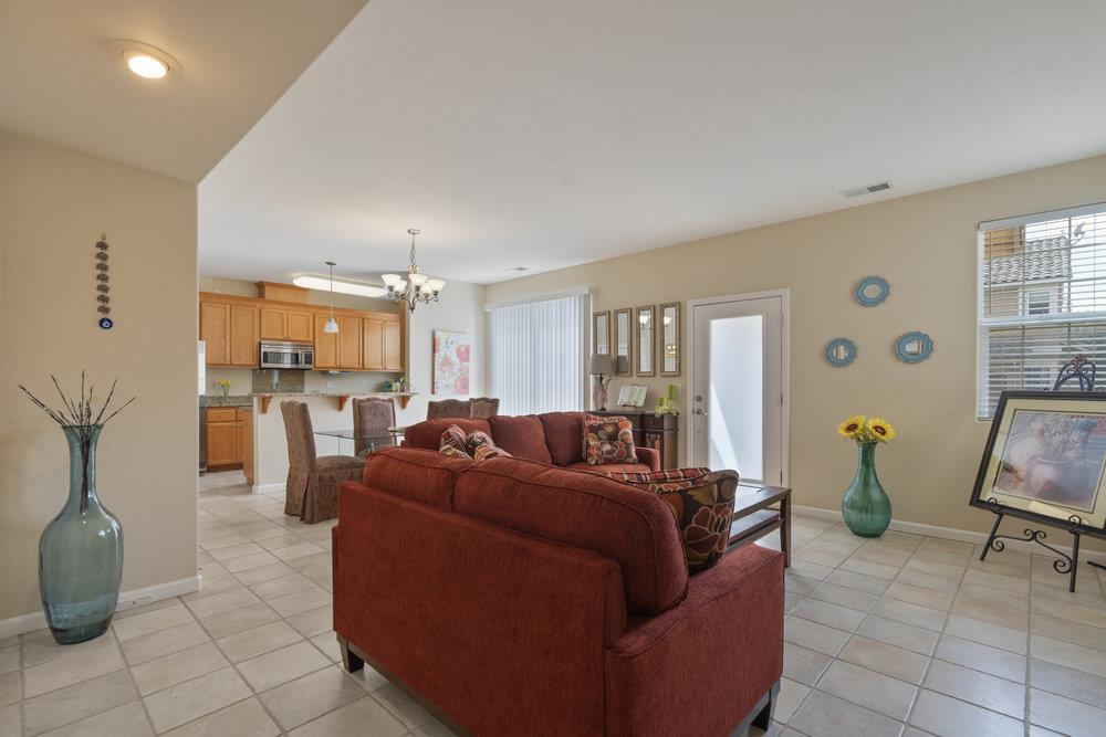 Detail Gallery Image 9 of 46 For 26 Oliveira Loop, Freedom,  CA 95019 - 3 Beds | 2/1 Baths