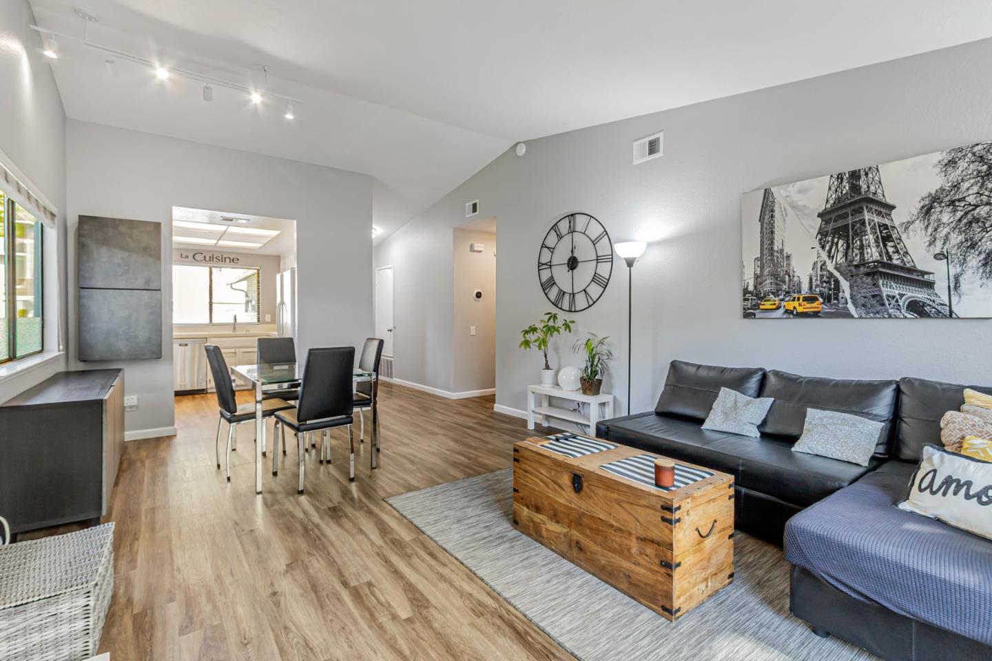 Detail Gallery Image 10 of 31 For 4968 Red Creek Dr, San Jose,  CA 95136 - 2 Beds | 2 Baths