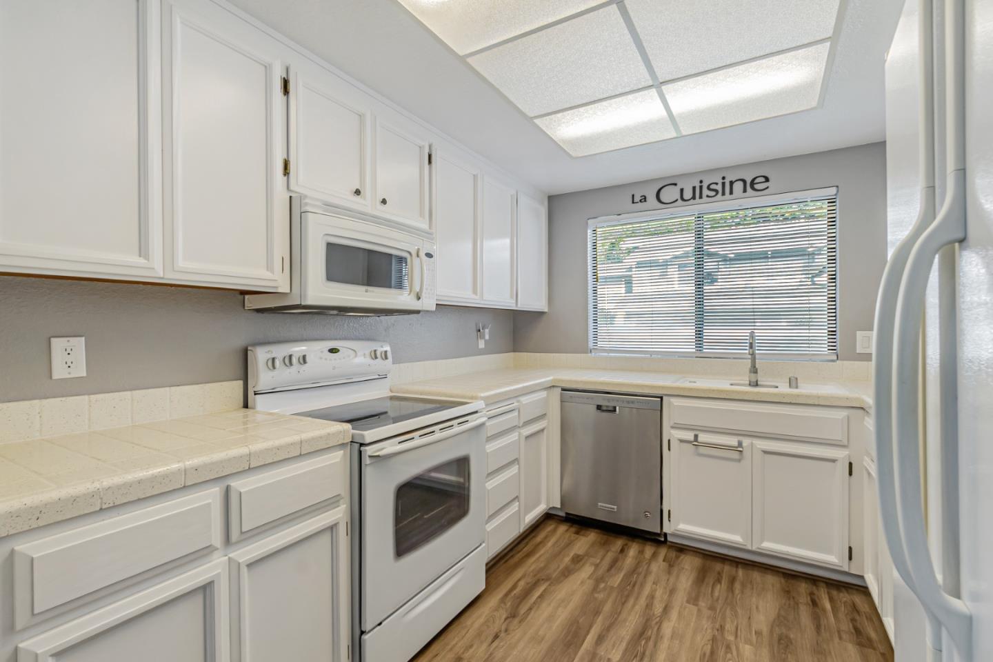 Detail Gallery Image 15 of 31 For 4968 Red Creek Dr, San Jose,  CA 95136 - 2 Beds | 2 Baths