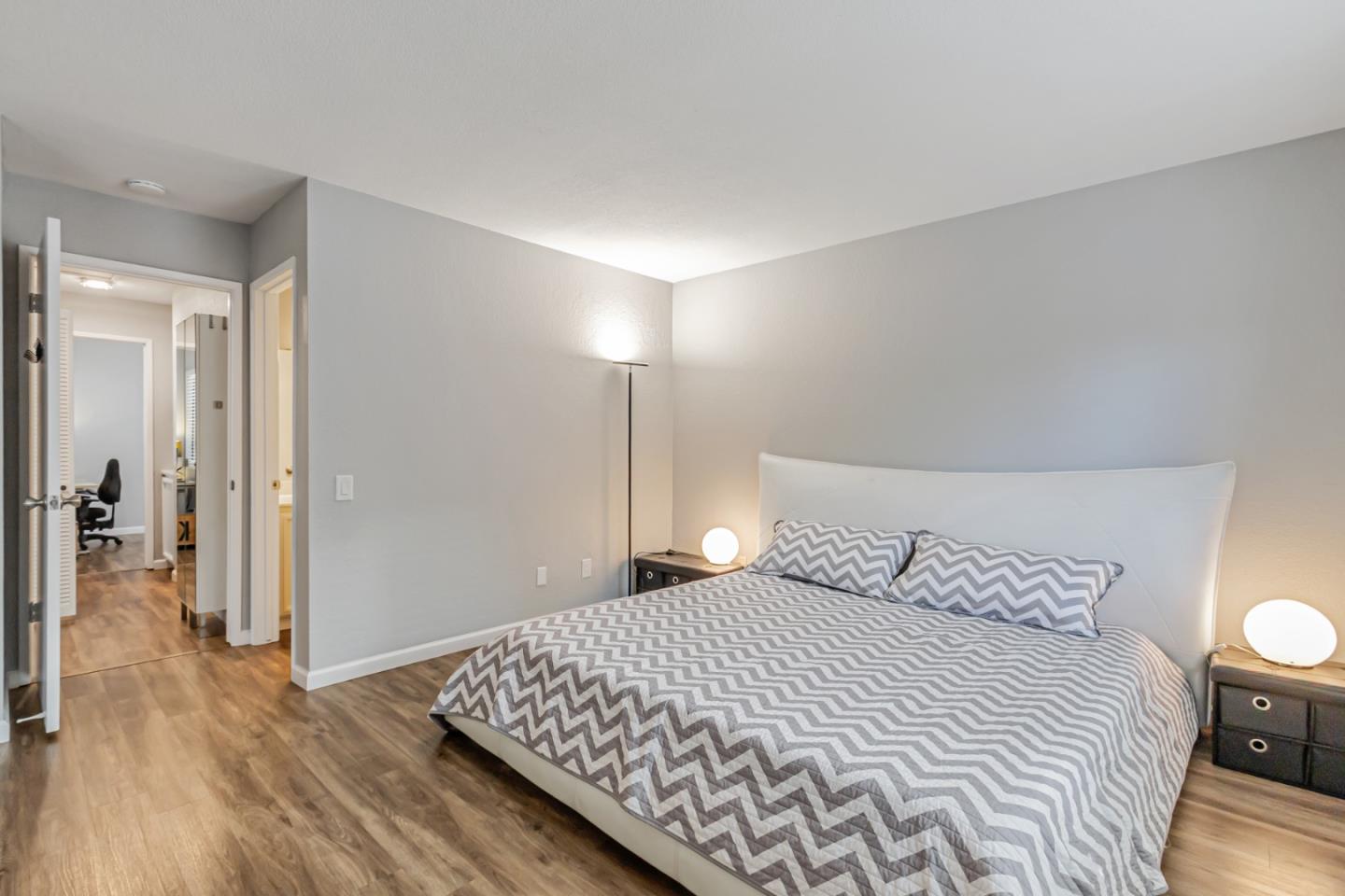 Detail Gallery Image 17 of 31 For 4968 Red Creek Dr, San Jose,  CA 95136 - 2 Beds | 2 Baths