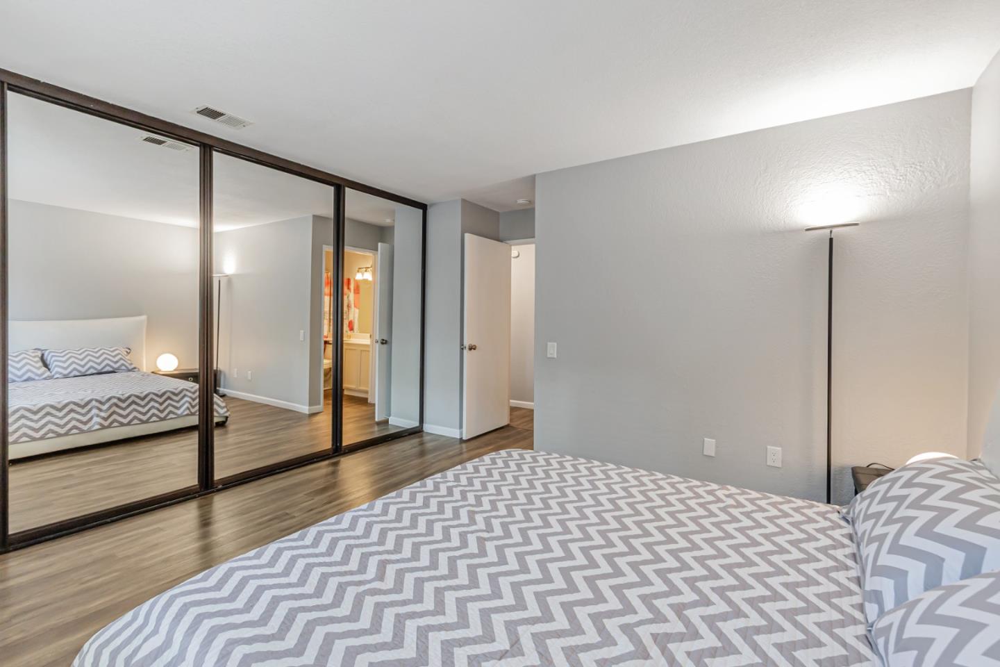 Detail Gallery Image 18 of 31 For 4968 Red Creek Dr, San Jose,  CA 95136 - 2 Beds | 2 Baths