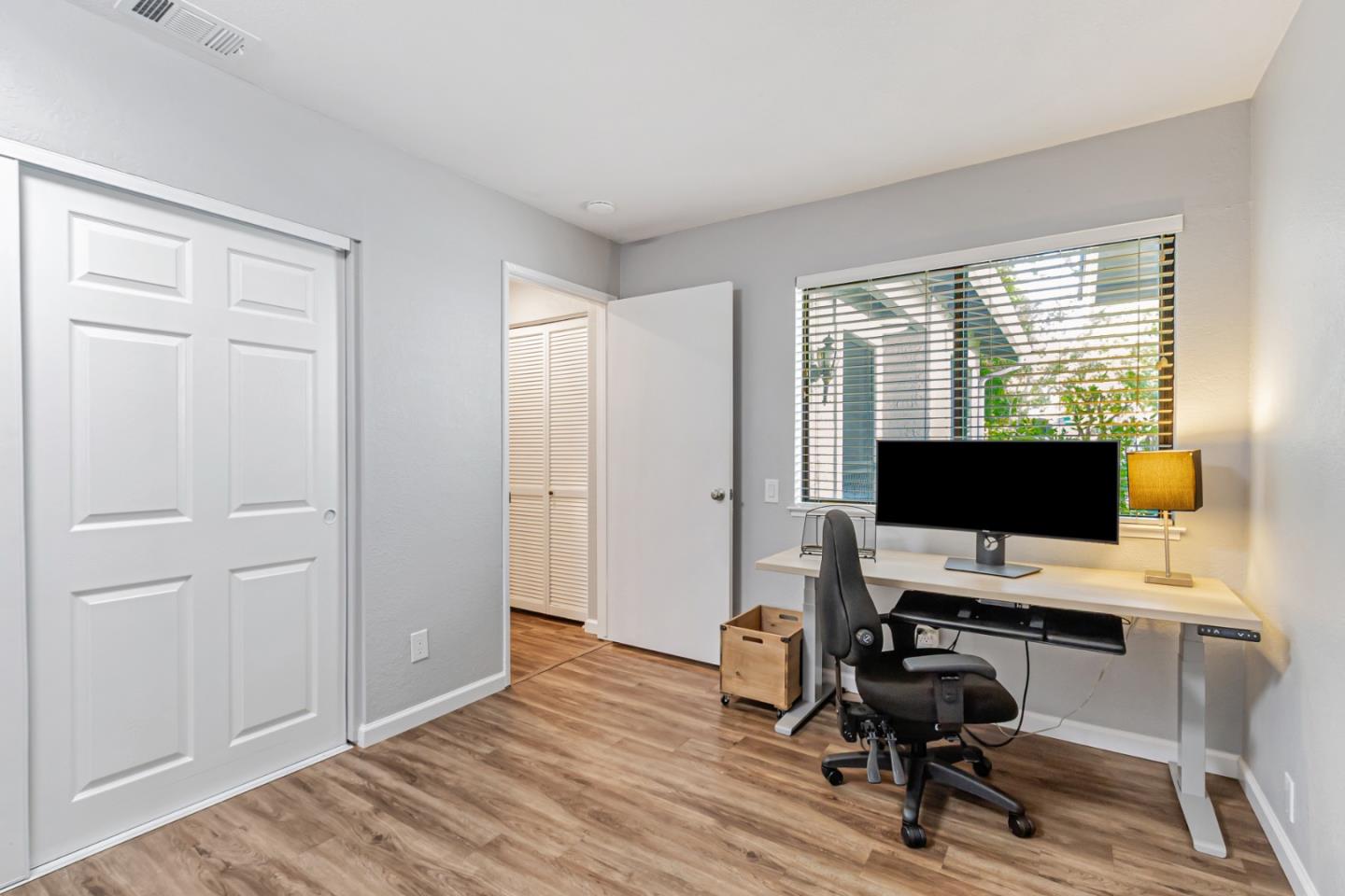 Detail Gallery Image 21 of 31 For 4968 Red Creek Dr, San Jose,  CA 95136 - 2 Beds | 2 Baths