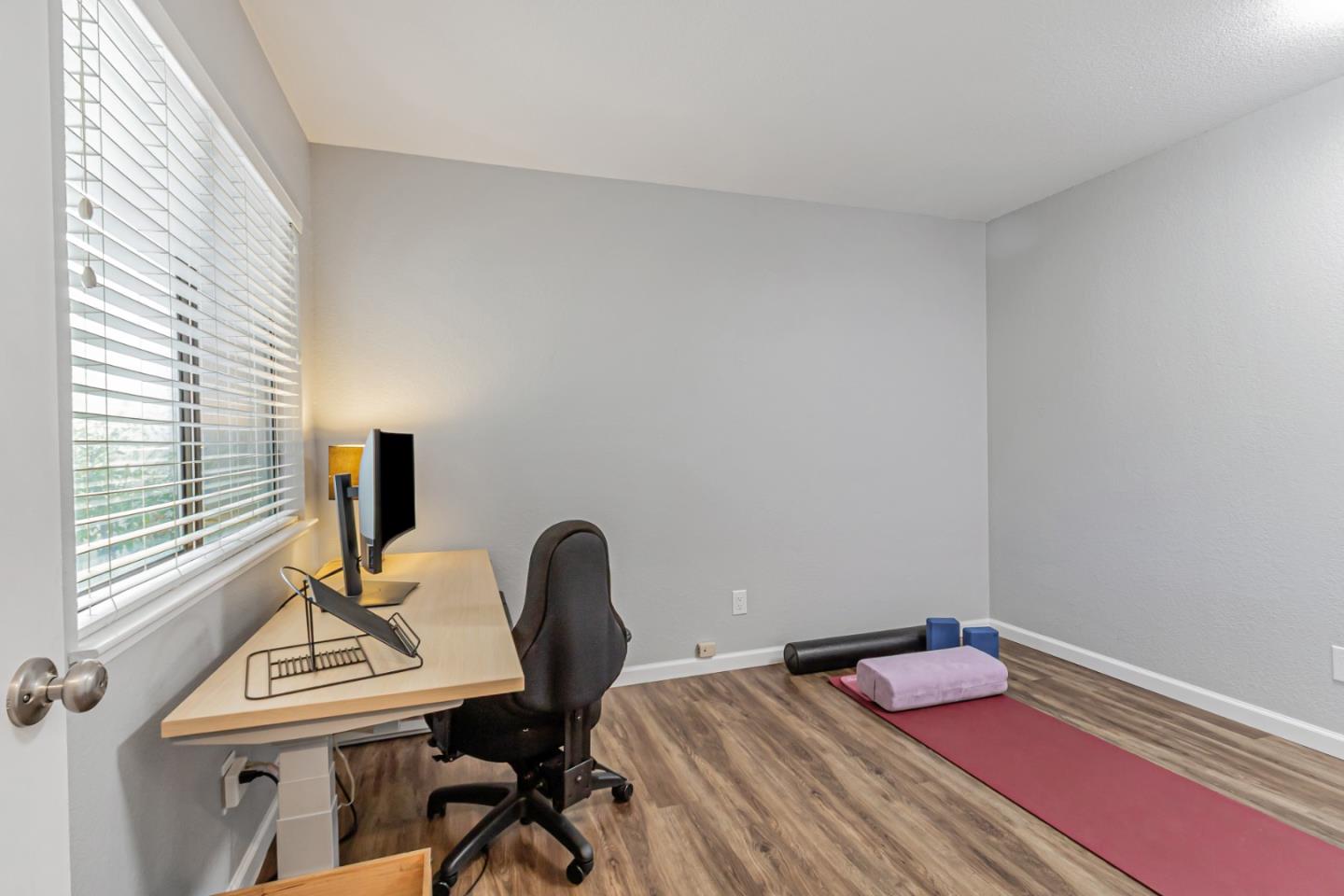 Detail Gallery Image 22 of 31 For 4968 Red Creek Dr, San Jose,  CA 95136 - 2 Beds | 2 Baths