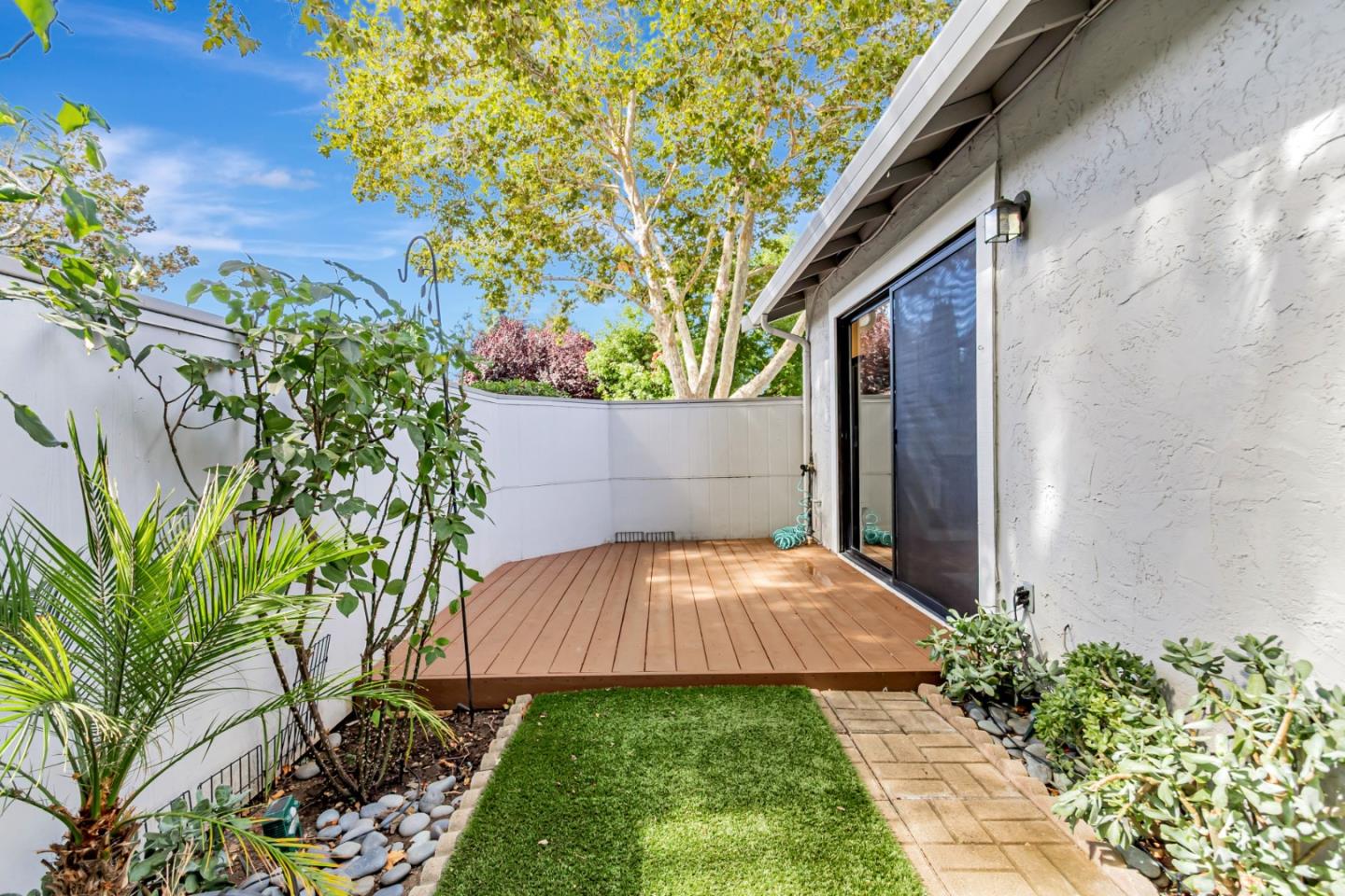 Detail Gallery Image 5 of 31 For 4968 Red Creek Dr, San Jose,  CA 95136 - 2 Beds | 2 Baths