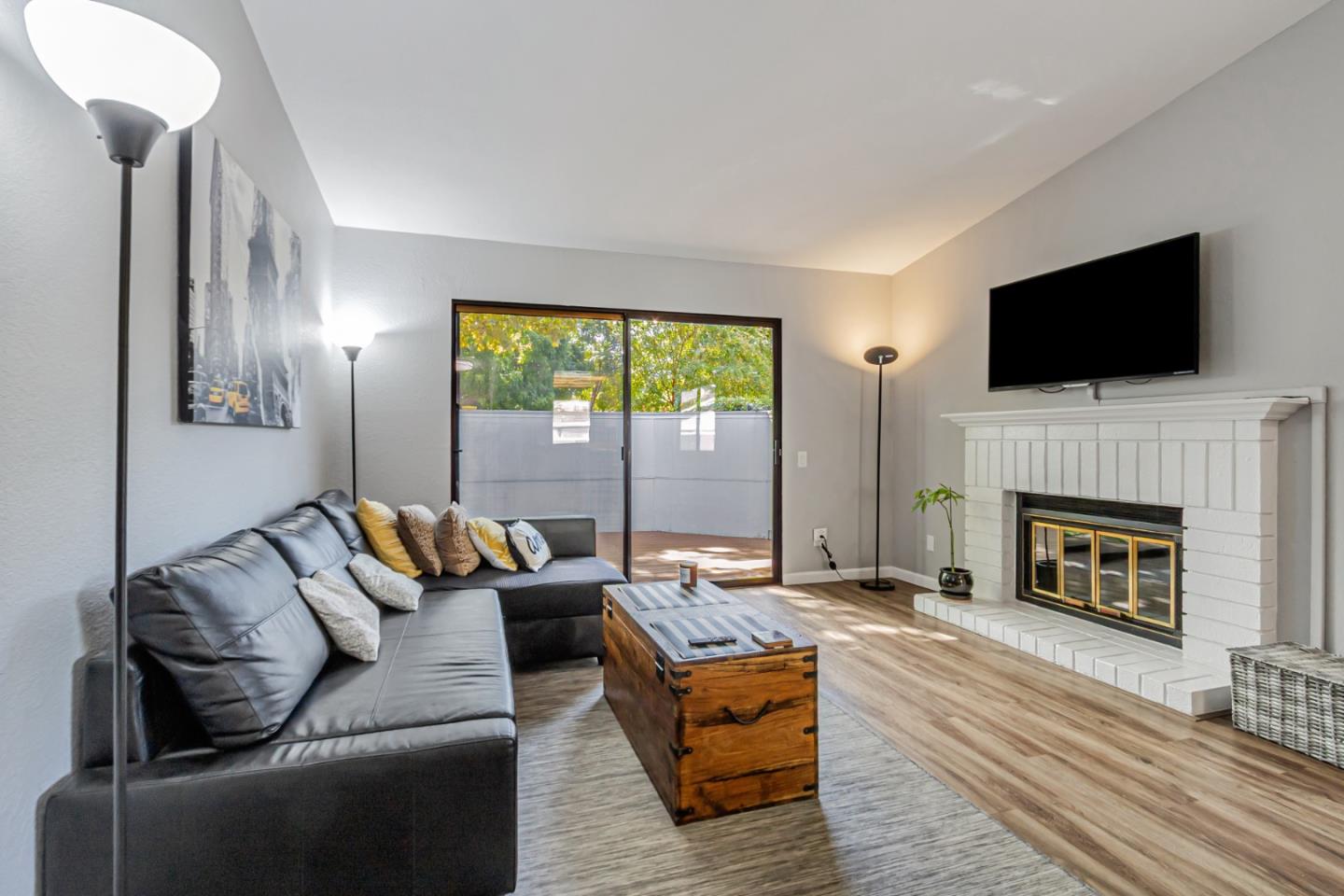 Detail Gallery Image 9 of 31 For 4968 Red Creek Dr, San Jose,  CA 95136 - 2 Beds | 2 Baths