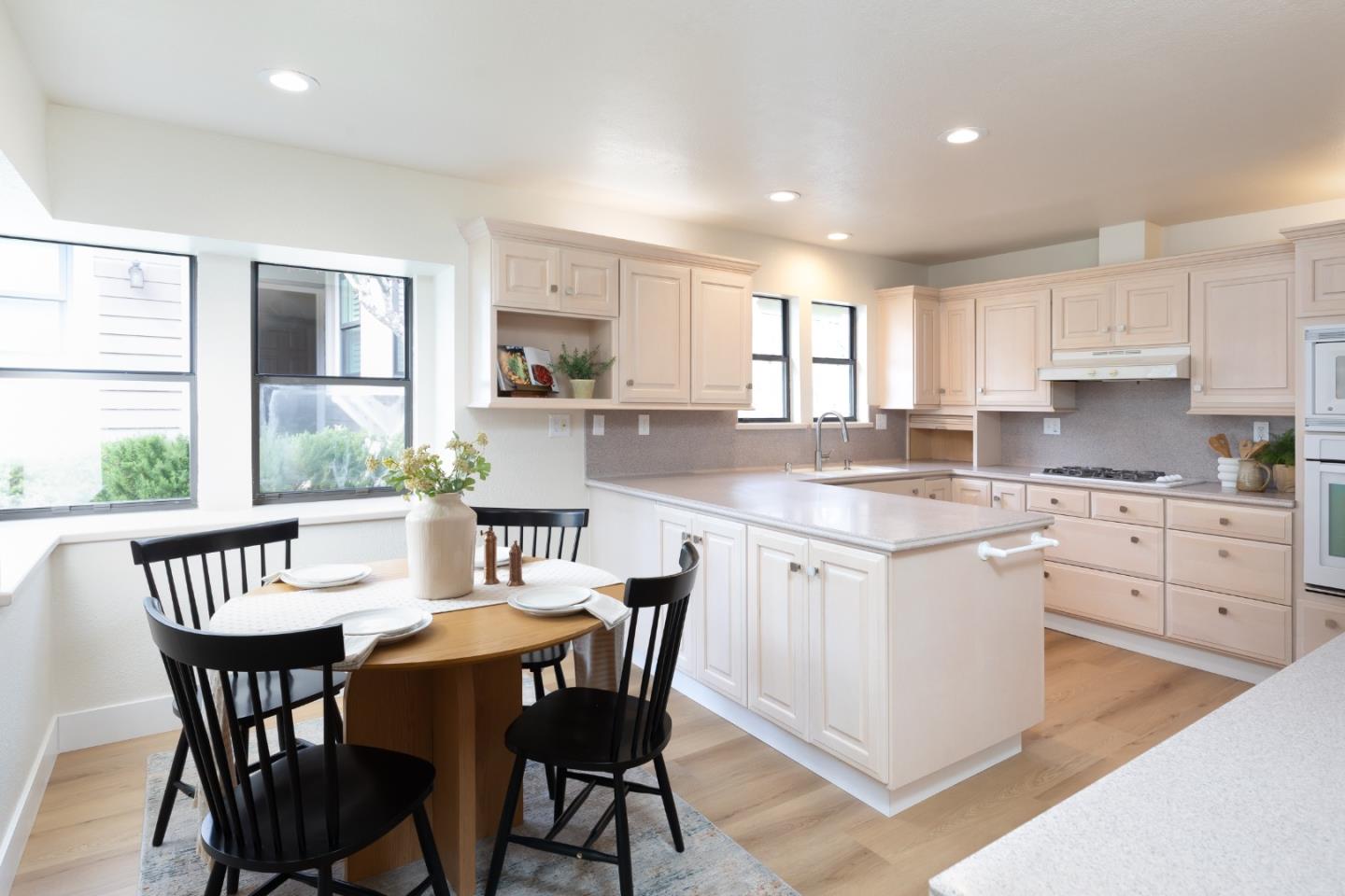 Detail Gallery Image 11 of 31 For 2908 Ransford Ave, Pacific Grove,  CA 93950 - 3 Beds | 2/1 Baths