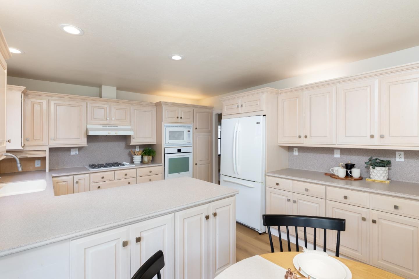 Detail Gallery Image 12 of 31 For 2908 Ransford Ave, Pacific Grove,  CA 93950 - 3 Beds | 2/1 Baths
