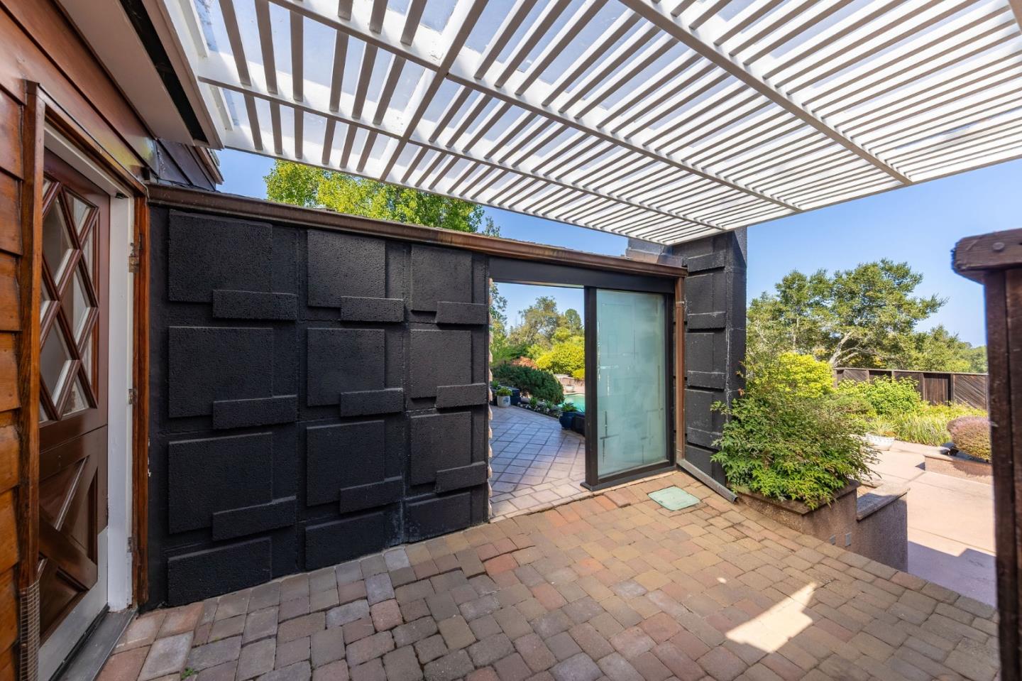 Detail Gallery Image 100 of 123 For 530 Darrell Rd, Hillsborough,  CA 94010 - 5 Beds | 3/2 Baths