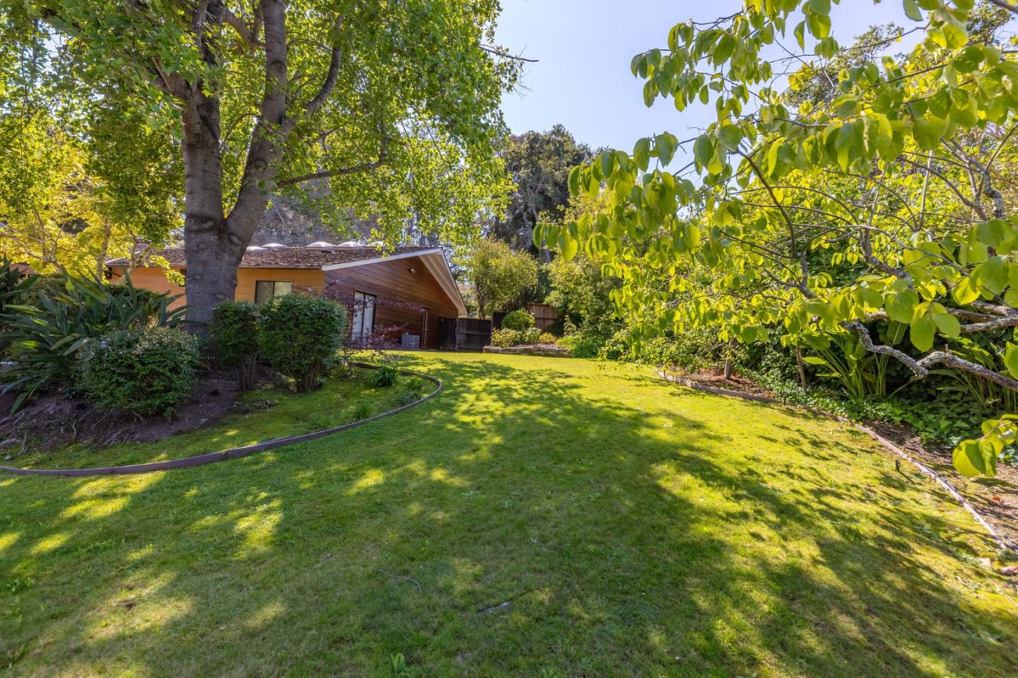 Detail Gallery Image 110 of 123 For 530 Darrell Rd, Hillsborough,  CA 94010 - 5 Beds | 3/2 Baths